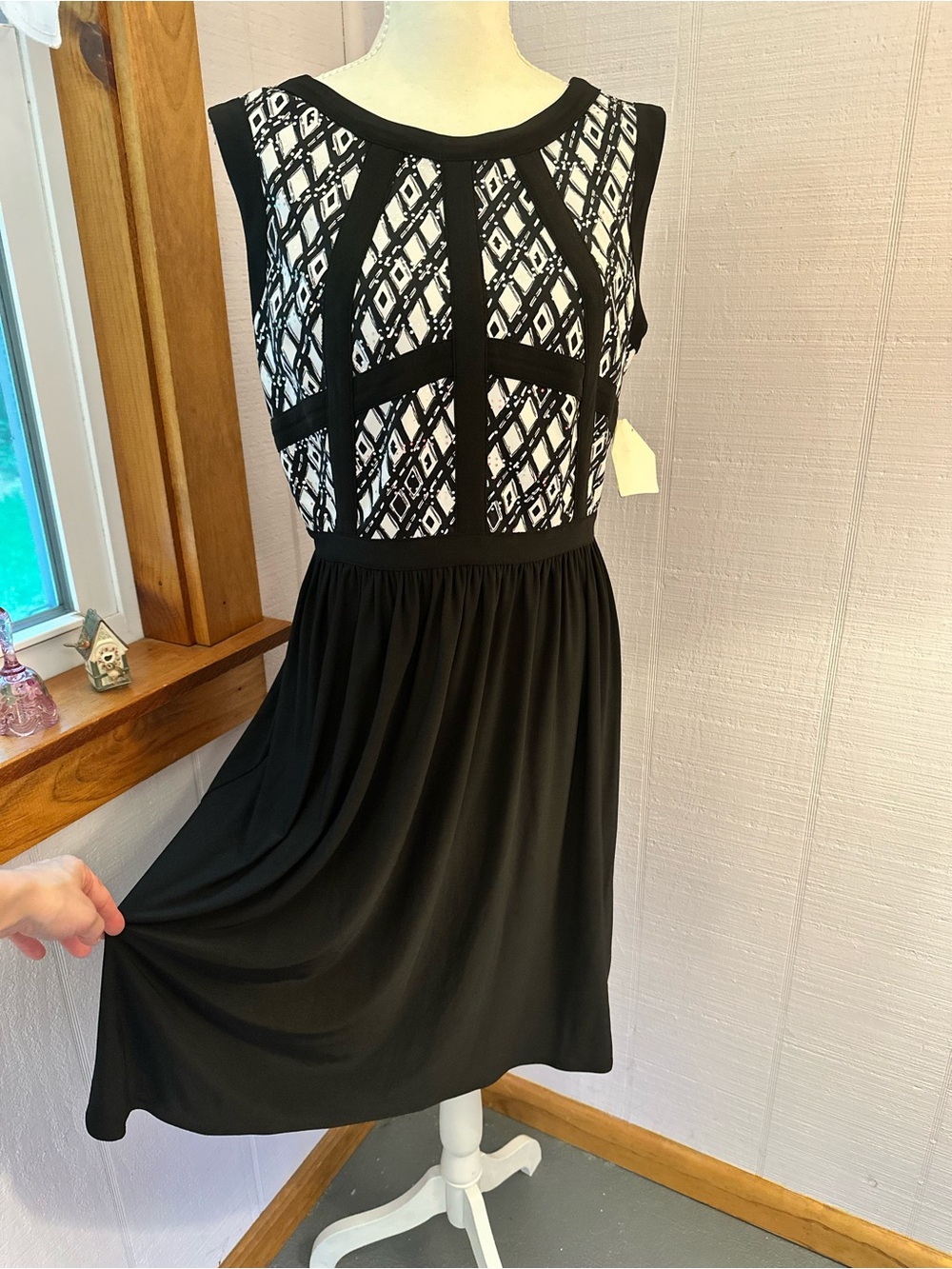 R&M Richards Black and White Sleeveless Midi Dress with Geometric Bodice